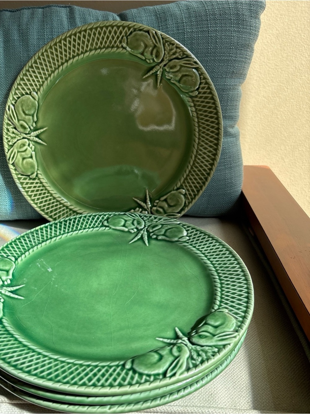 NEW Set of 4 Bordallo Pinheiro Art Pottery Green Rabbit Bunny Dinner Plates 10.2